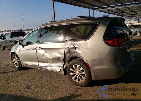 2019 Chrysler Pacifica Touring L z USA, uszkodzony, nr VIN 2C4RC1BG2KR651993